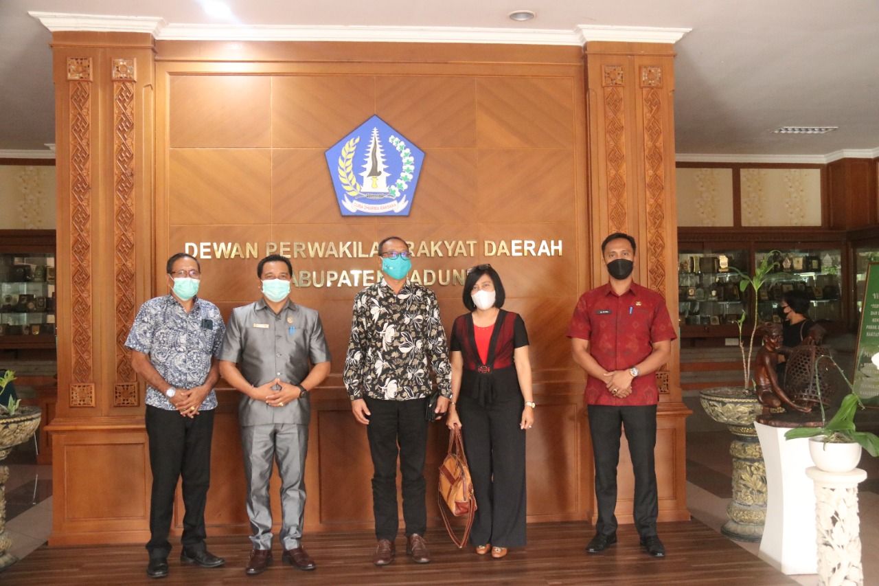 podiumnews.com-Suyasa Terima Kunjungan DPRD Buleleng